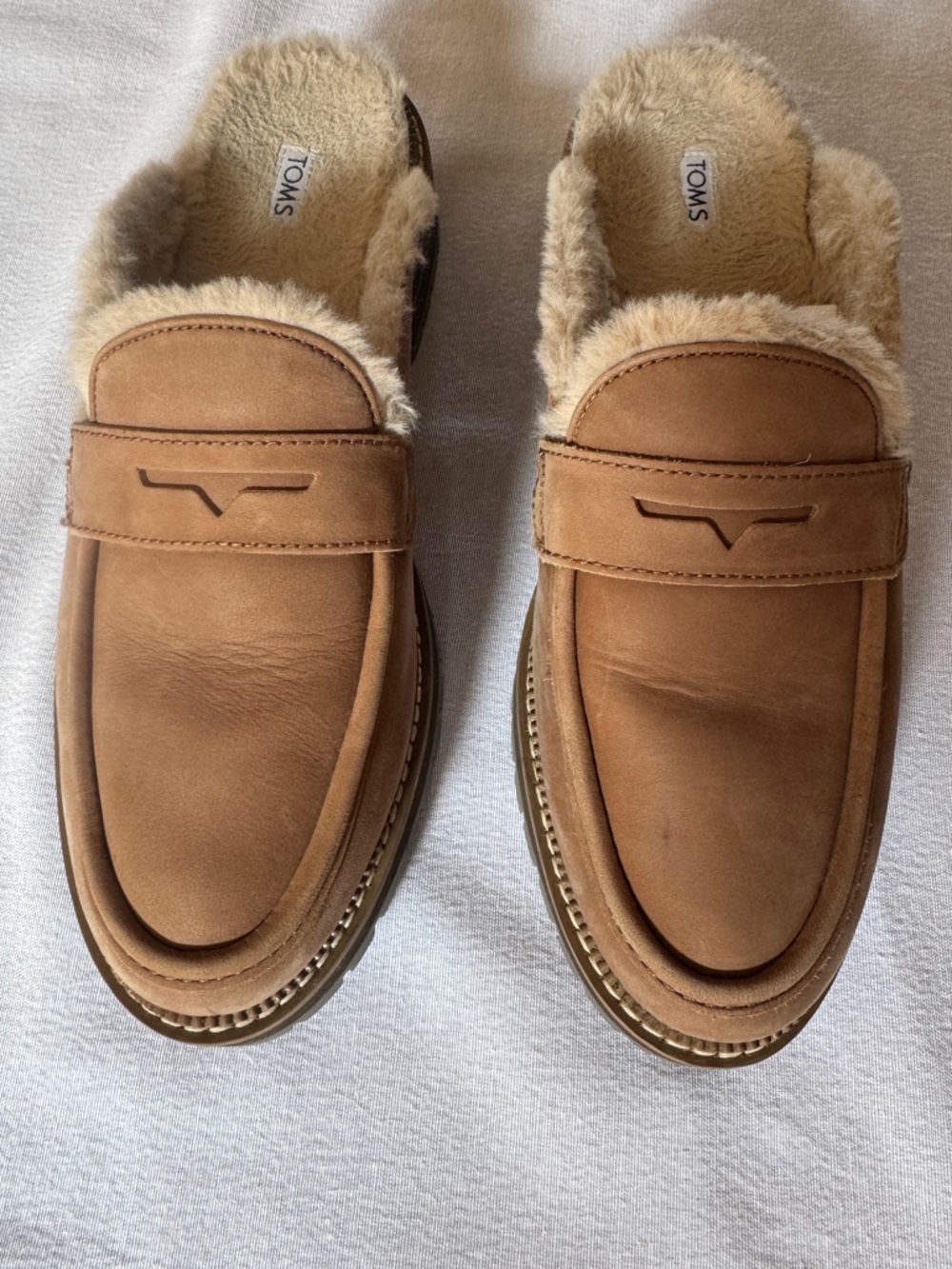 TOMS Cara Tan Leather Faux Fur Lined Penny Loafer Mule Lug Sole Shoes Size 8.5 - Picture 1 of 10